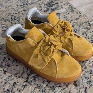GOATS Yellow, Floral Sneakers. Sz 13.5(Toddler Girl)